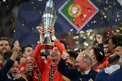 AYX体育赛事-慕尼黑勇夺三连胜，欧洲战绩斐然