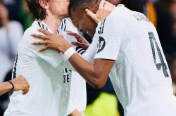 爱游戏在线-西布朗绝杀！赢得对阵赫尔城