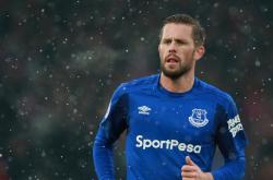 爱游戏大厅-跨界之夜，当欧冠淘汰赛的激情，遇见恩比德式的末节主宰