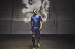 爱游戏tv-绝境绽放，广州队逆转魔术的背后，是拉文式火热的灵魂淬炼