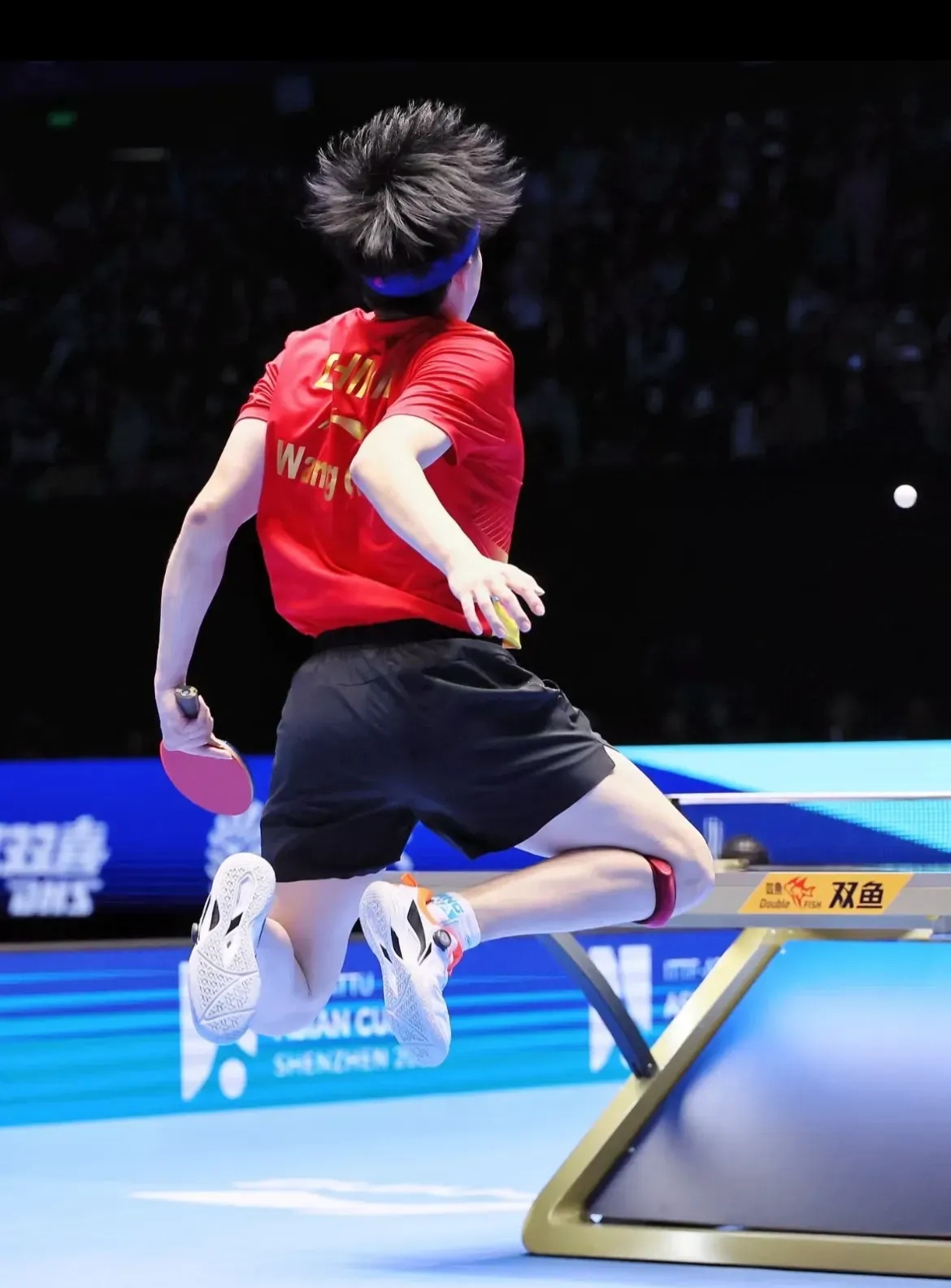 关于羽毛球选手挥拍如飞轻松斩获胜利的信息 关于羽毛球选手挥拍如飞轻松斩获胜利的信息