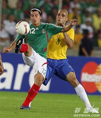 墨西哥选手登顶成功,成为焦点 墨西哥选手登顶成功,成为焦点