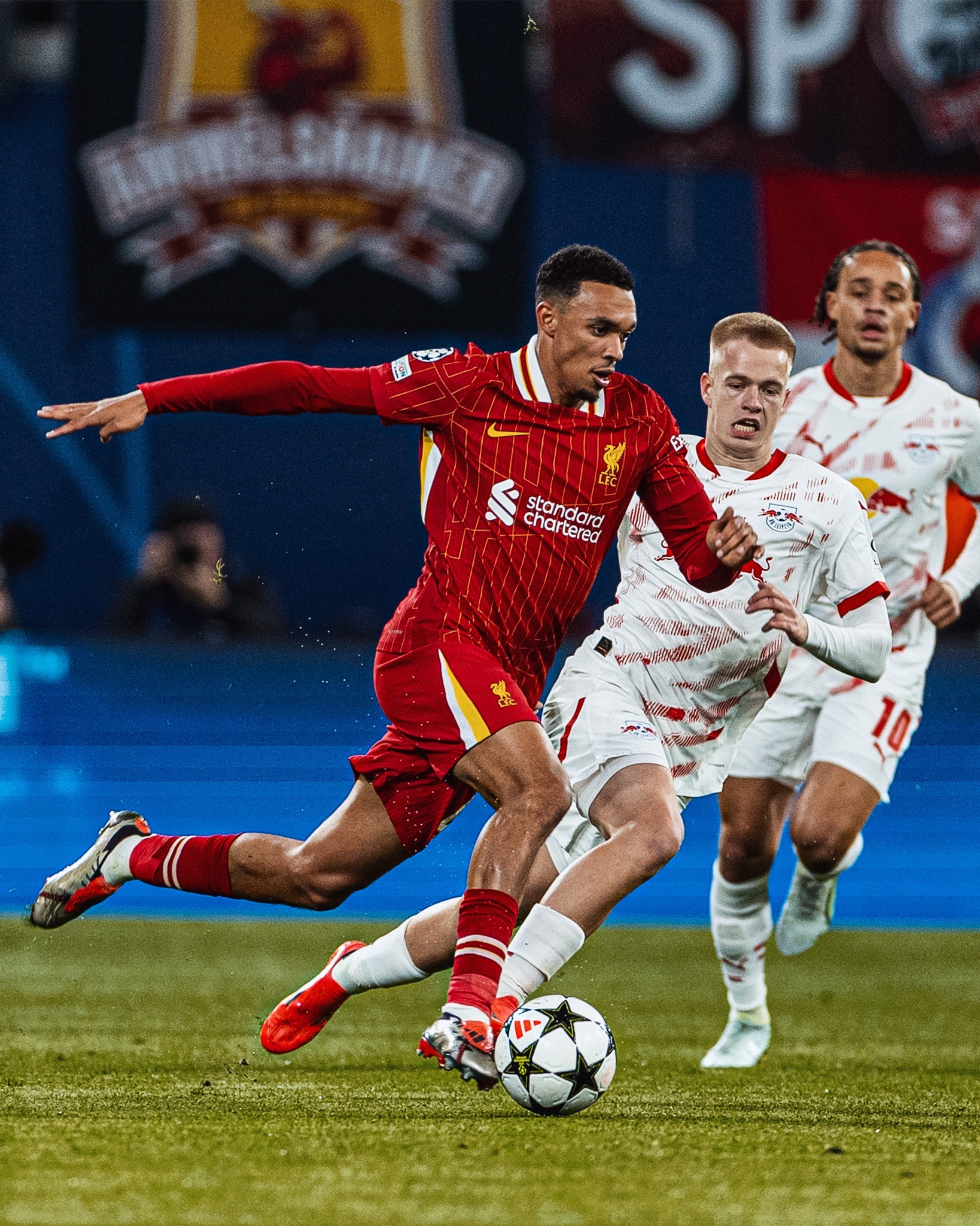 关于利物浦晋级下一轮,继续冲刺胜利的信息 关于利物浦晋级下一轮,继续冲刺胜利的信息