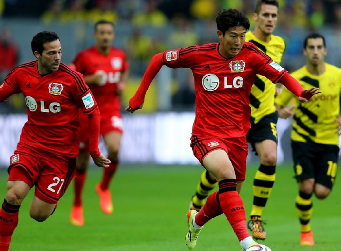 包含汉诺威客场逼平勒沃库森，德甲榜前位置保持的词条