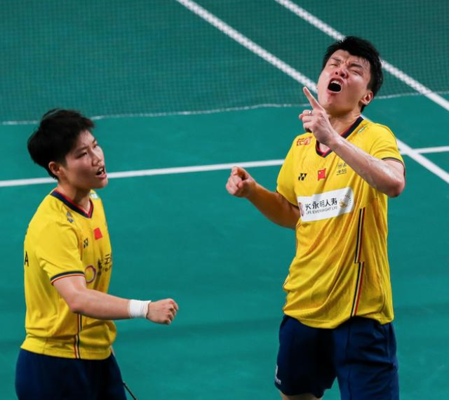 丹麦队力克中国队，黄鸭组合点燃赛场的简单介绍