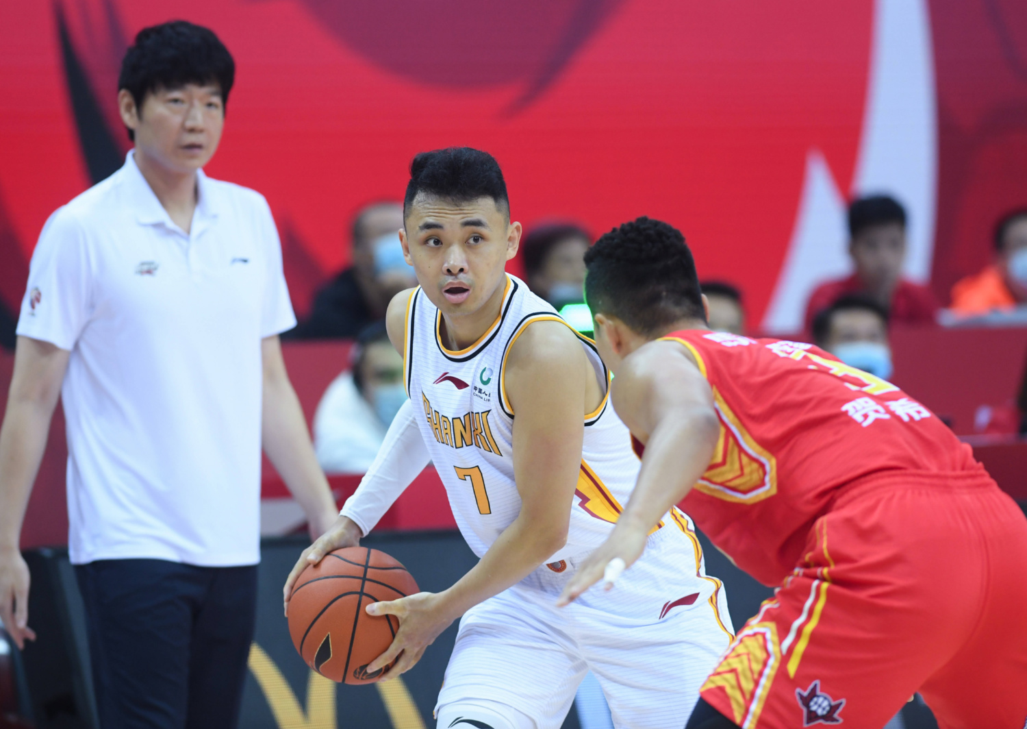 山西队险胜马刺，克莱点燃赛场