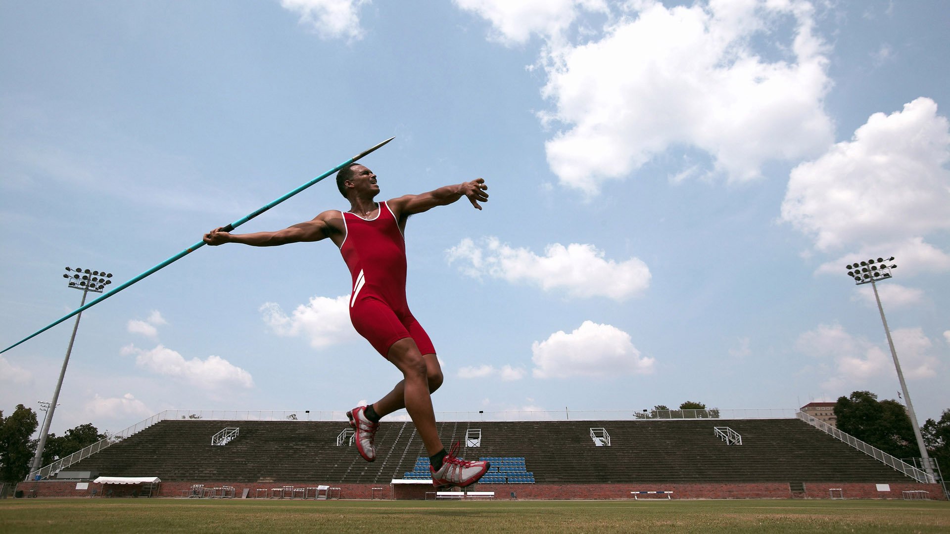 东决关键战之夜，拉什福德彻底打爆防线，当篮球场遇上绿茵场，跨界传奇如何诞生？